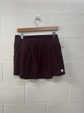 Load image into Gallery viewer, Vuori Athletic Shorts Size Medium
