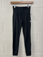 Load image into Gallery viewer, Vuori Athletic Pants Size Small
