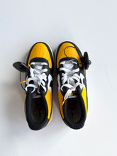 Load image into Gallery viewer, Nike Womens Athletic Shoes Womens 8
