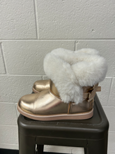 Load image into Gallery viewer, Juicy Couture Boots Womens 8
