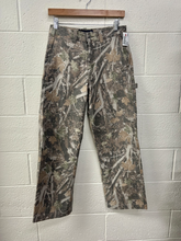 Load image into Gallery viewer, Abercrombie &amp; Fitch Pants Size 28
