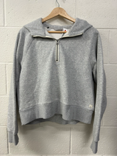 Load image into Gallery viewer, Vuori Sweatshirt Size Medium

