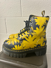 Load image into Gallery viewer, Dr Martens Boots Womens 9
