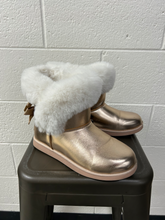 Load image into Gallery viewer, Juicy Couture Boots Womens 8
