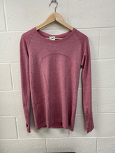 Load image into Gallery viewer, Lululemon Athletic Top Size Large
