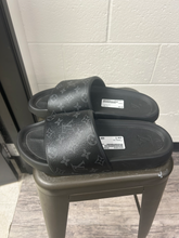 Load image into Gallery viewer, Sandals Mens 11
