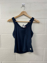 Load image into Gallery viewer, Vuori Athletic Top Size Small
