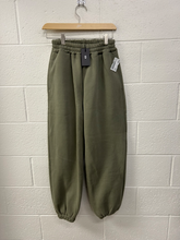 Load image into Gallery viewer, Pants Size Small
