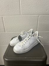Load image into Gallery viewer, Casual Shoes Womens 5.5

