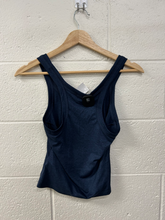 Load image into Gallery viewer, Vuori Athletic Top Size Small
