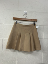 Load image into Gallery viewer, Abercrombie &amp; Fitch Short Skirt Size Extra Small
