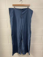 Load image into Gallery viewer, Skims Pants Size Medium
