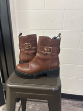 Load image into Gallery viewer, Coach Boots Womens 7.5
