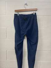 Load image into Gallery viewer, Vuori Athletic Pants Size Medium
