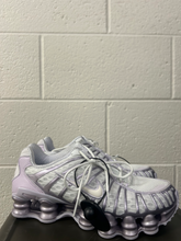 Load image into Gallery viewer, Nike Womens Athletic Shoes Womens 7.5
