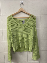 Load image into Gallery viewer, American Eagle Sweater Size Small
