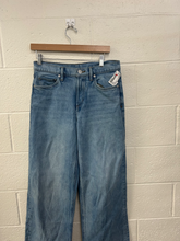 Load image into Gallery viewer, Vuori Denim Size 3/4 (27)
