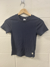 Load image into Gallery viewer, Vuori Athletic Top Size Extra Small
