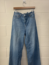 Load image into Gallery viewer, American Eagle Denim Size Small
