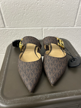 Load image into Gallery viewer, Michael Kors Dress Shoes Womens 5.5
