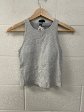 Load image into Gallery viewer, Vuori Athletic Top Size Extra Small
