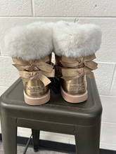 Load image into Gallery viewer, Juicy Couture Boots Womens 8
