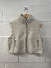 Load image into Gallery viewer, Vuori Outerwear Size Small
