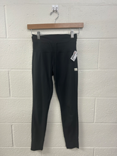 Load image into Gallery viewer, Vuori Athletic Pants Size Small
