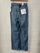 Load image into Gallery viewer, Good American Denim Size 0 (24)
