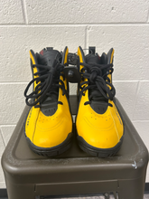 Load image into Gallery viewer, Reebok Casual Shoes Mens 11.5
