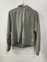 Load image into Gallery viewer, Vuori Sweatshirt Size Large
