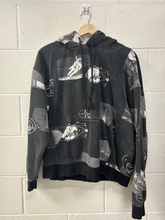 Load image into Gallery viewer, Urban Outfitters ( U ) Sweatshirt Size Large
