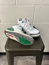 Load image into Gallery viewer, Air Jordan Womens Athletic Shoes Womens 7
