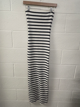Load image into Gallery viewer, Edikted Maxi Dress Size Medium

