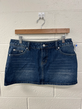 Load image into Gallery viewer, Edikted Short Skirt Size Medium
