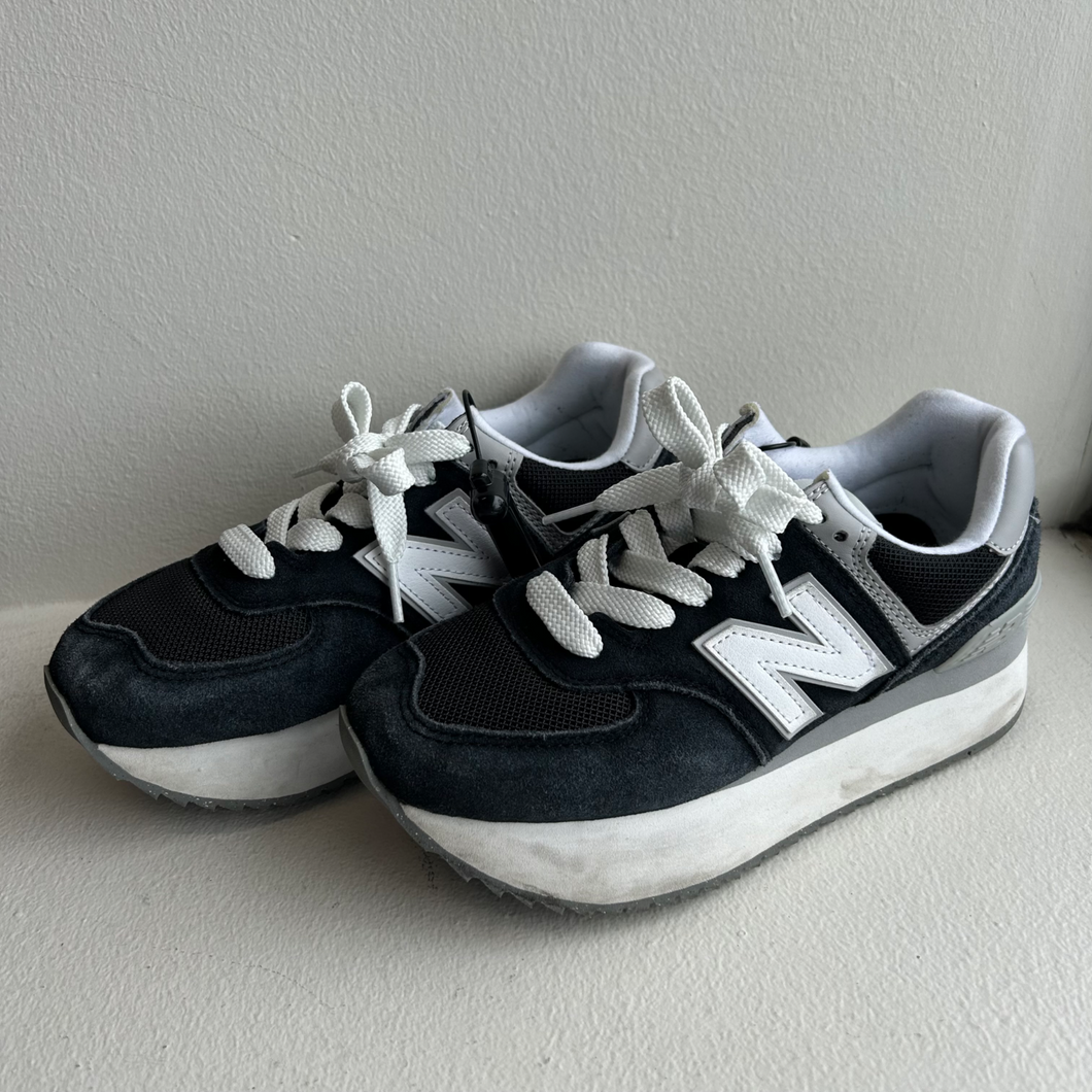 New Balance Casual Shoes Womens 7