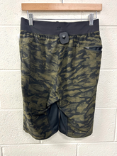 Load image into Gallery viewer, Lulu Lemon Shorts Size Small
