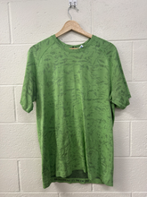 Load image into Gallery viewer, Lululemon Athletic Top Size Large
