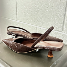 Load image into Gallery viewer, Casual Shoes Womens 6
