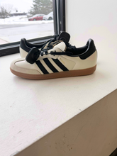 Load image into Gallery viewer, Adidas Mens Athletic Shoes Mens 10.5
