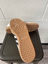 Load image into Gallery viewer, Adidas Casual Shoes Womens 8.5
