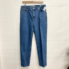 Load image into Gallery viewer, Tommy Hilfiger Denim Size 15/16 (34)
