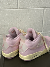 Load image into Gallery viewer, Nike Womens Athletic Shoes Womens 8
