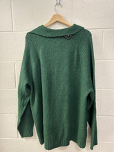 Load image into Gallery viewer, American Eagle Sweater Size XXL
