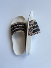 Load image into Gallery viewer, Adidas Sandals Womens 9
