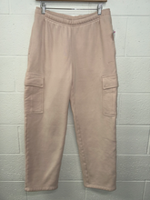 Load image into Gallery viewer, Aritzia Pants Size Medium Pink
