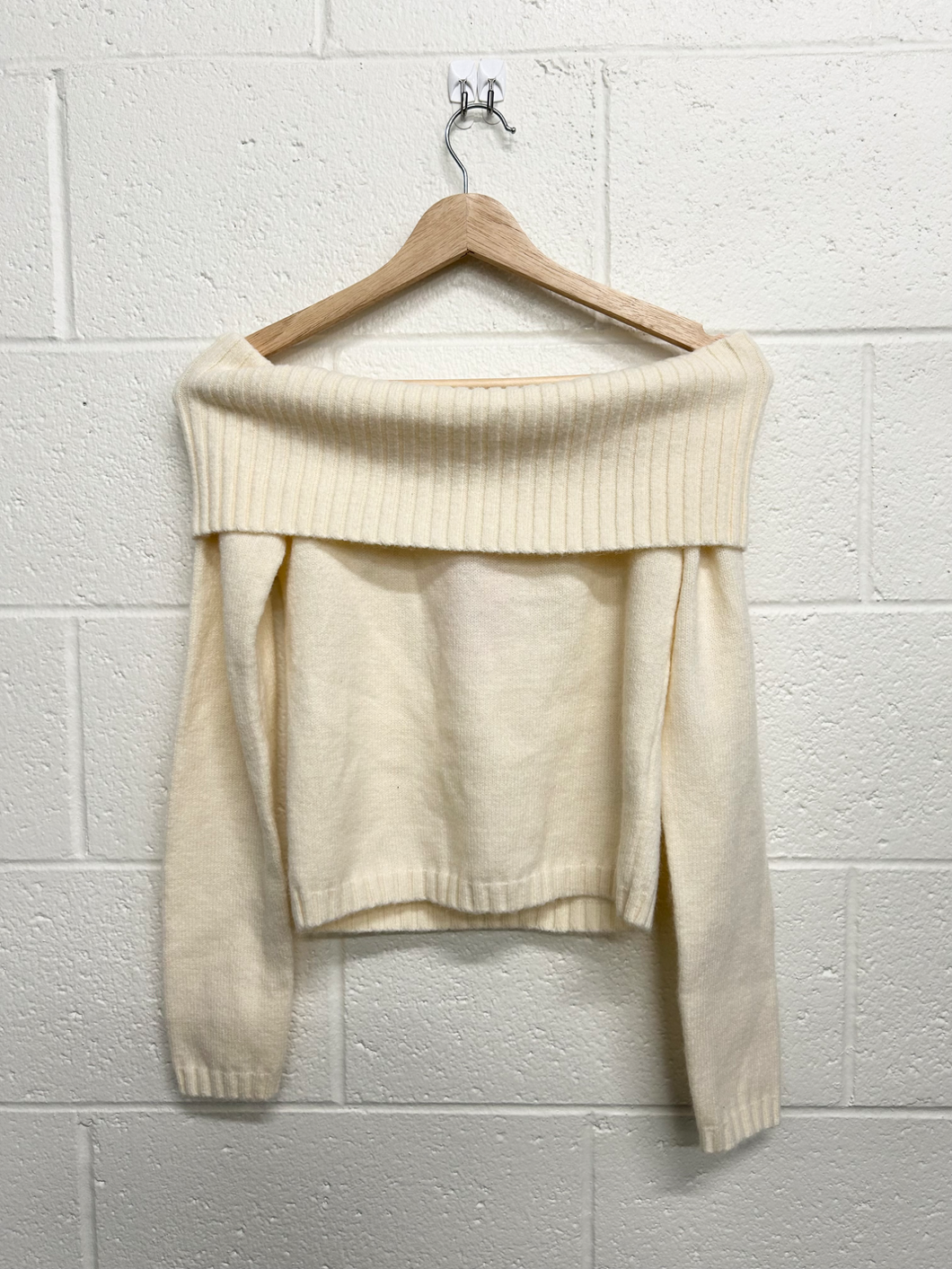 Edikted Sweater Size Small