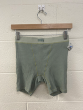 Load image into Gallery viewer, Skims Shorts Size Small
