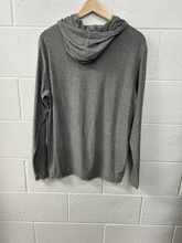 Load image into Gallery viewer, Vuori Athletic Top Size Small

