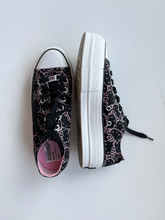 Load image into Gallery viewer, Converse Casual Shoes Womens 8
